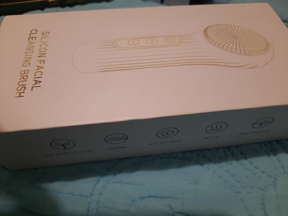 Silicone facial clansing brush