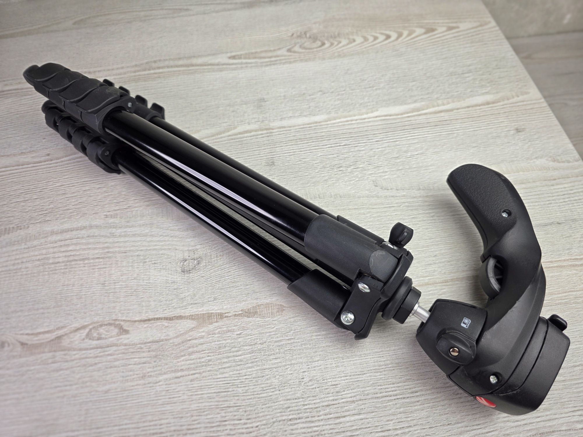 Штатив Manfrotto Compact Action (MKCOMPACTACN-BK)