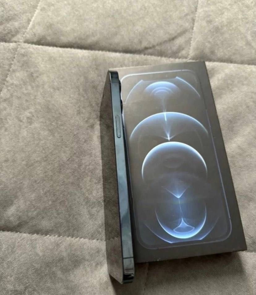 Продам iPhone 12 Pro Max 256