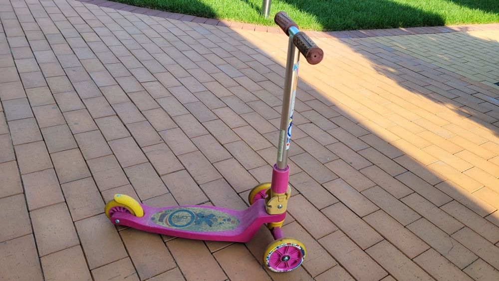 продам самокат для дівчинки рожевий