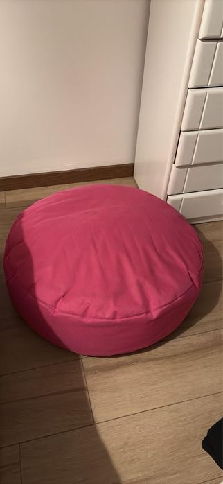 Puff cor de rosa.