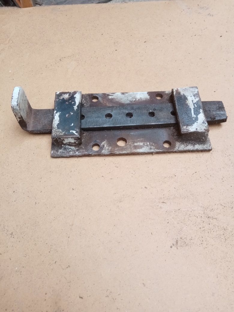 Zasuwa metalowa do drzwi