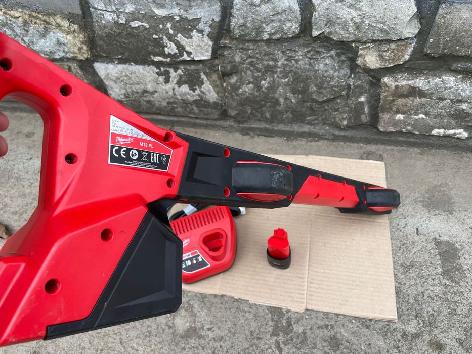 Milwaukee M12 PL/акумуляторний локатор мілвоке 12в