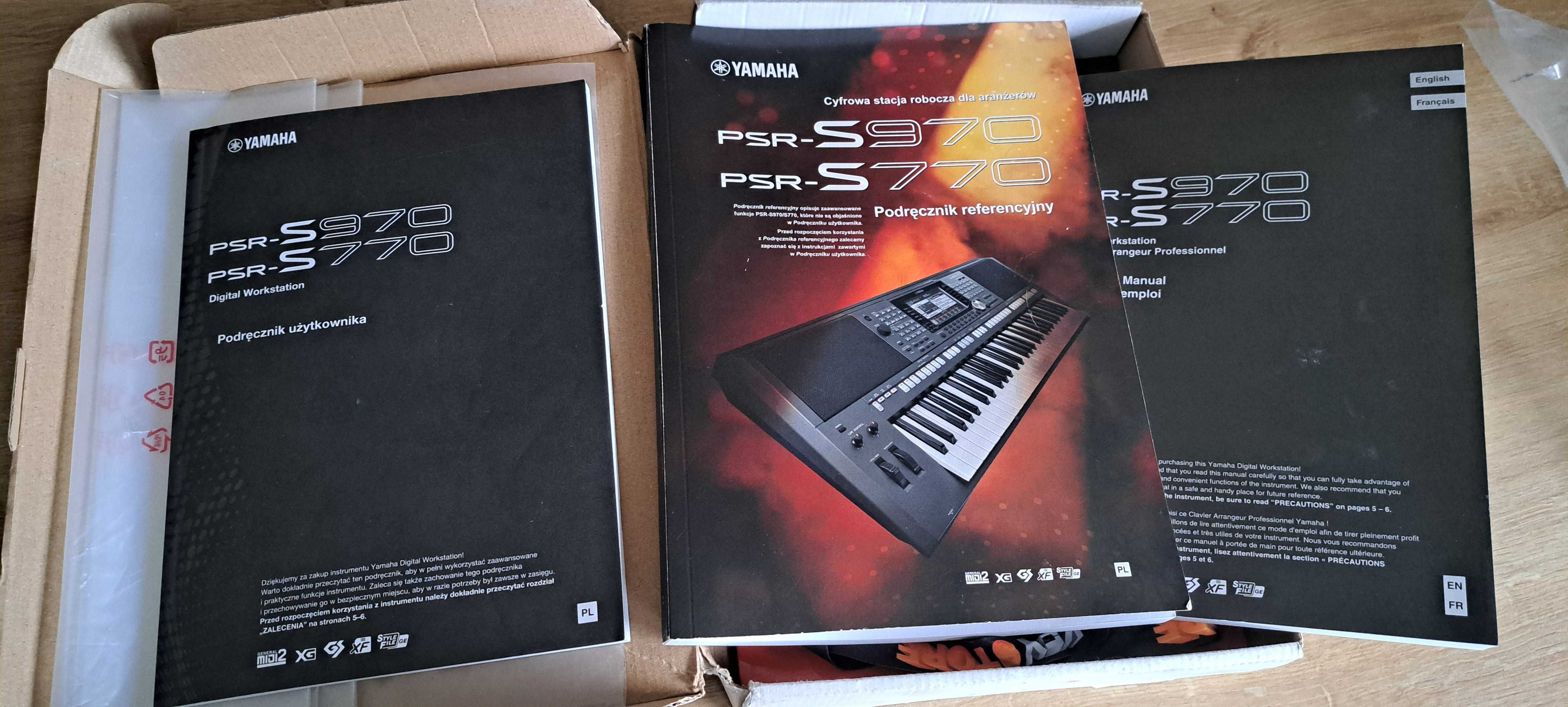 Keyboard Yamaha PSR S970 + dodatki