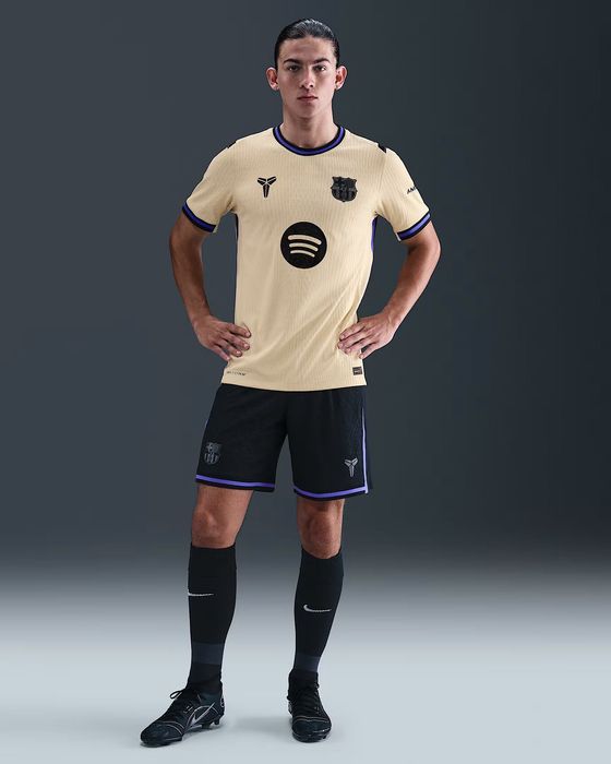 Najnowsza koszulka meczowa Nike FC Barcelona Lewandowski