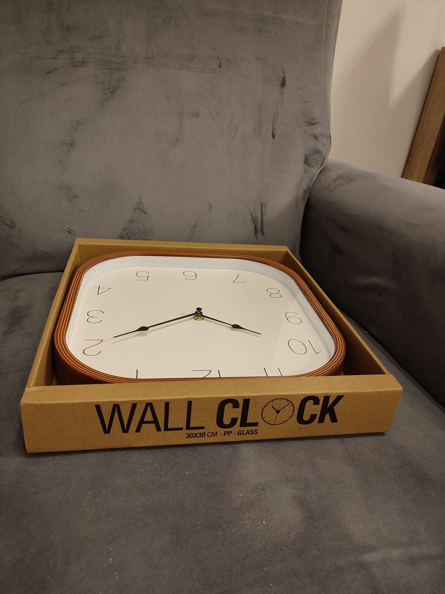 Nowy zegar ścienny 30 cm