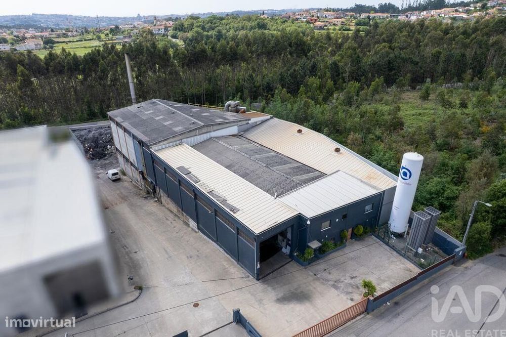 Armazém em Nogueira do Cravo e Pindelo de 1606,00 m2