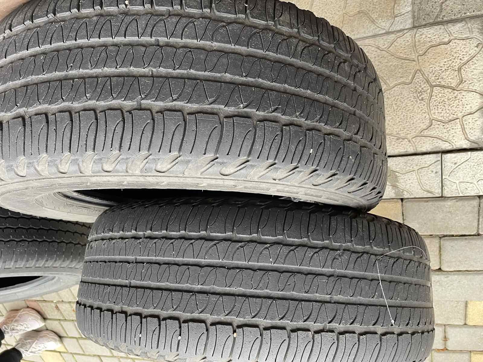 245/65 R17 Шины резина Б/У, Продам резину 2 шт. Скаты Колеса