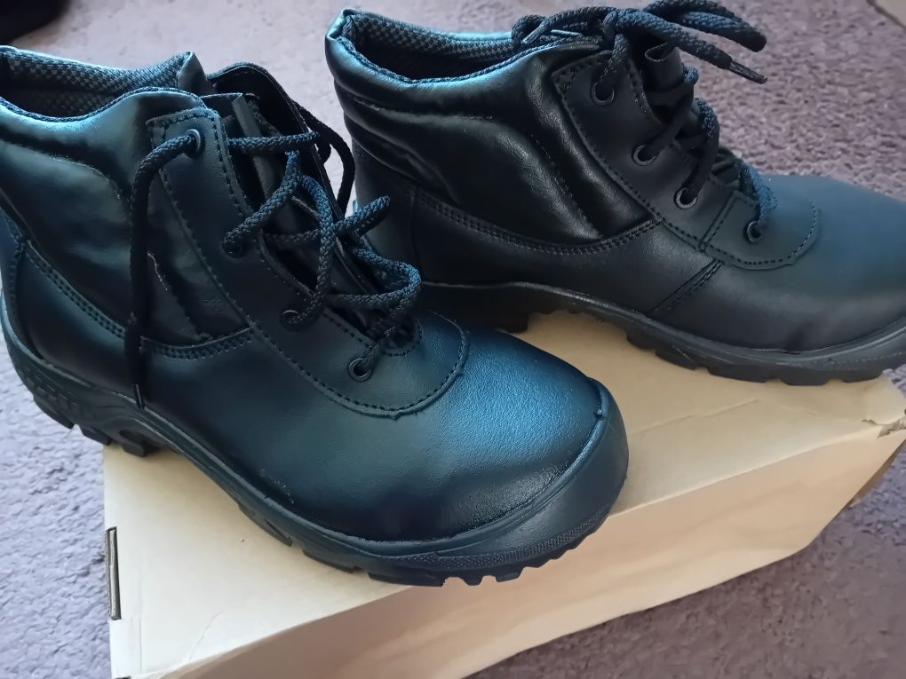 Buty, trzewiki robocze z noskami r.41