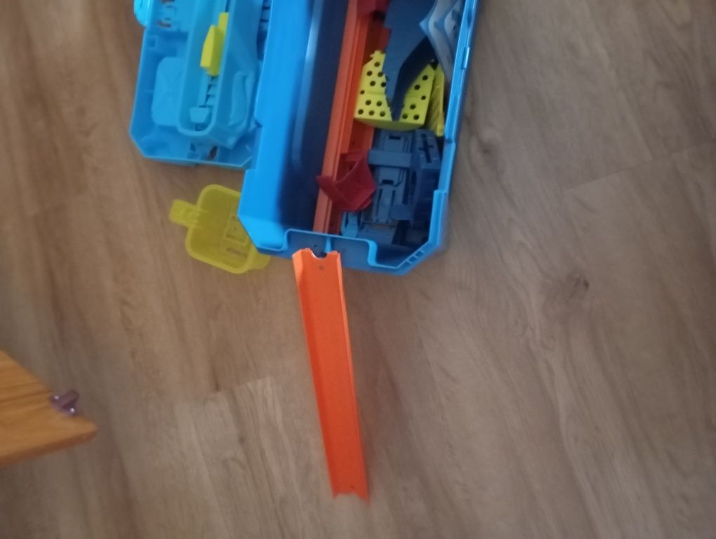 Pista hot wheels com caixa