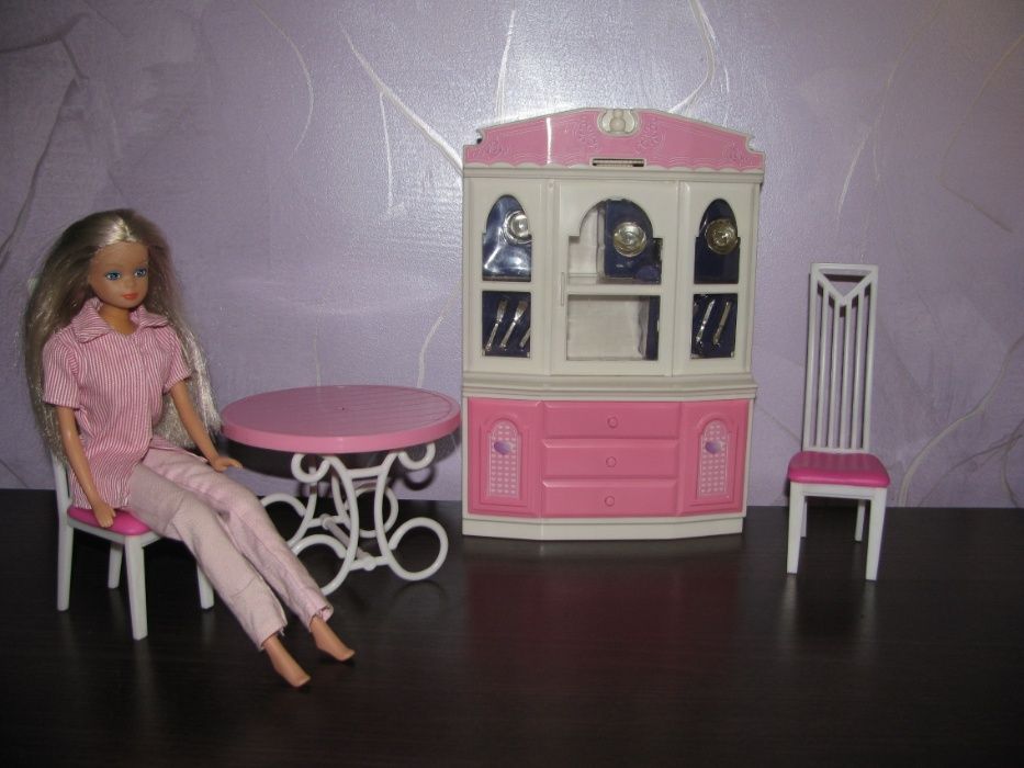 Salon Mebelki na baterie i akcesoria dla Barbie