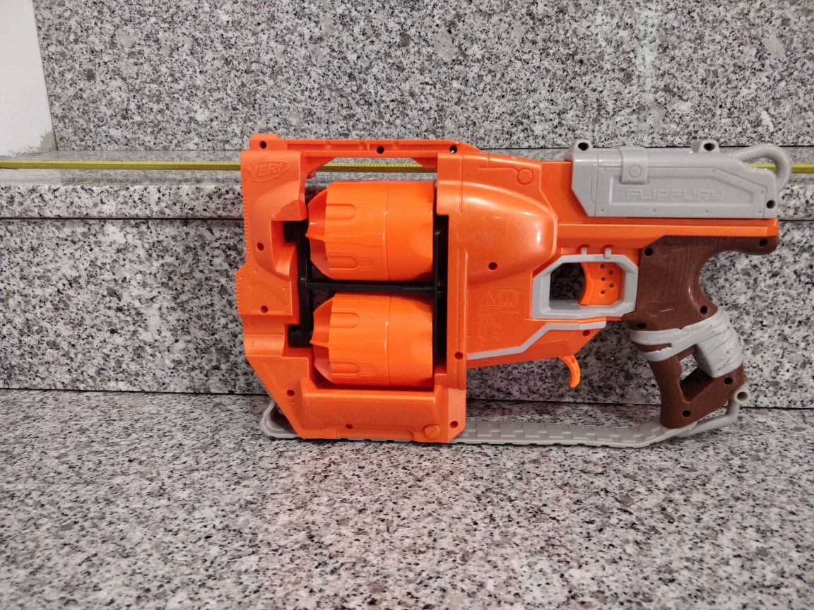 Pistola Nerf duplo tambor Flipfury Zombie