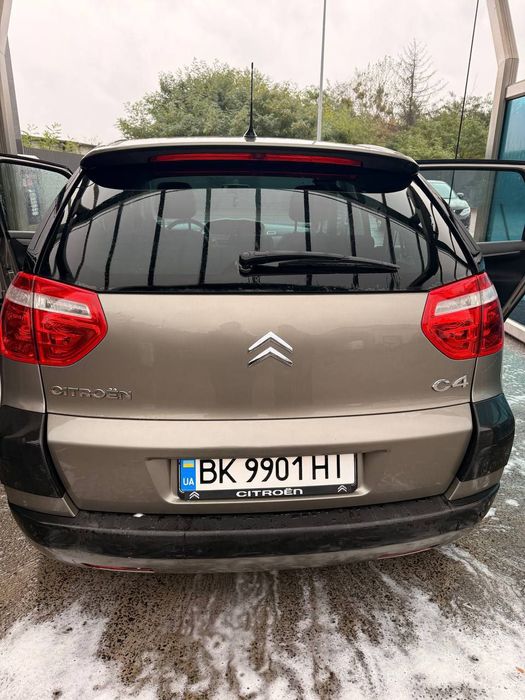 Продажи Ситроен пикассо с 4