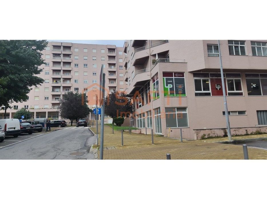 Garagem fechada para uma viatura, em Braga