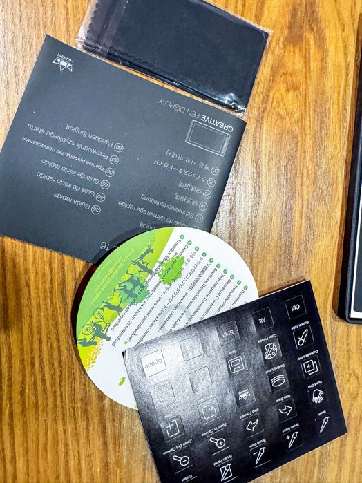 Tablet graficzny Huion Kamvas Pro 16 + akcesoria (stan bardzo dobry)