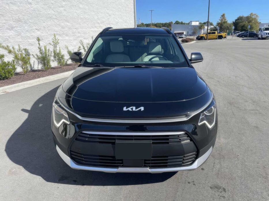 Kia Niro EX      2023