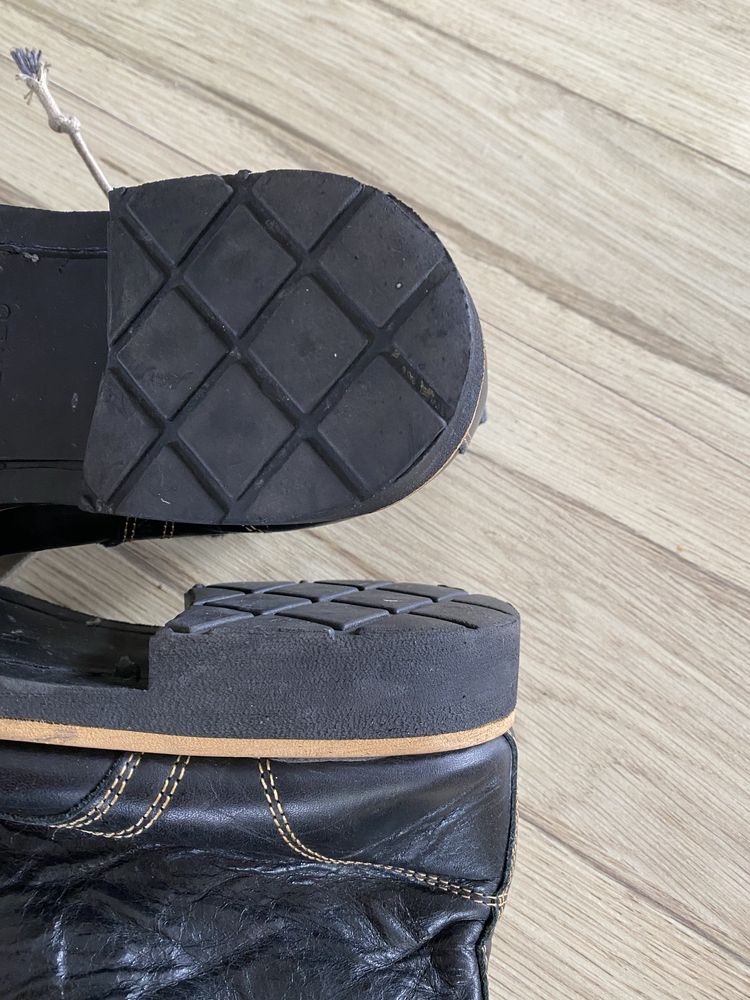 botas pretas em pele