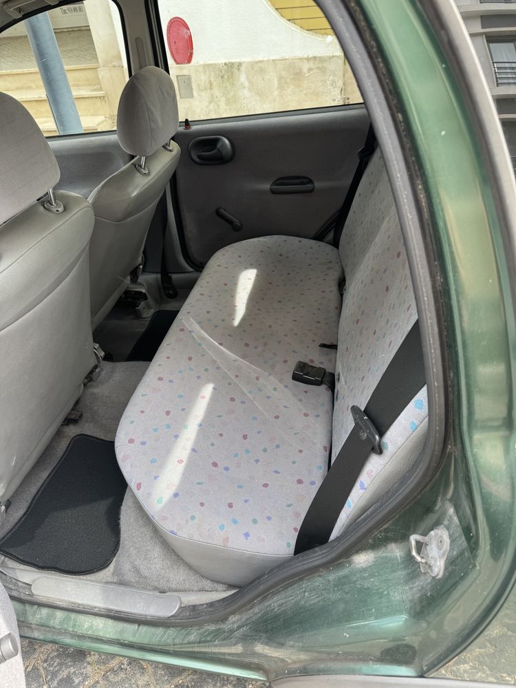 Vende-se carro usado