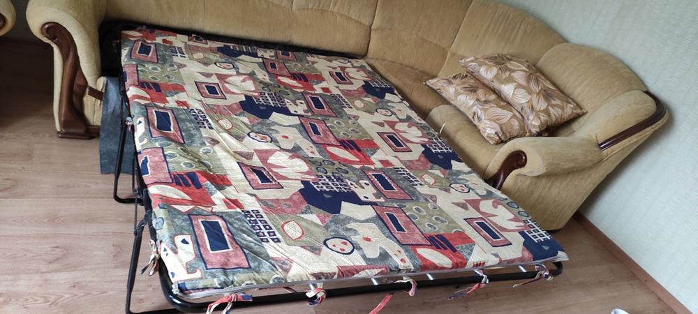 Диван розкладний і крісло