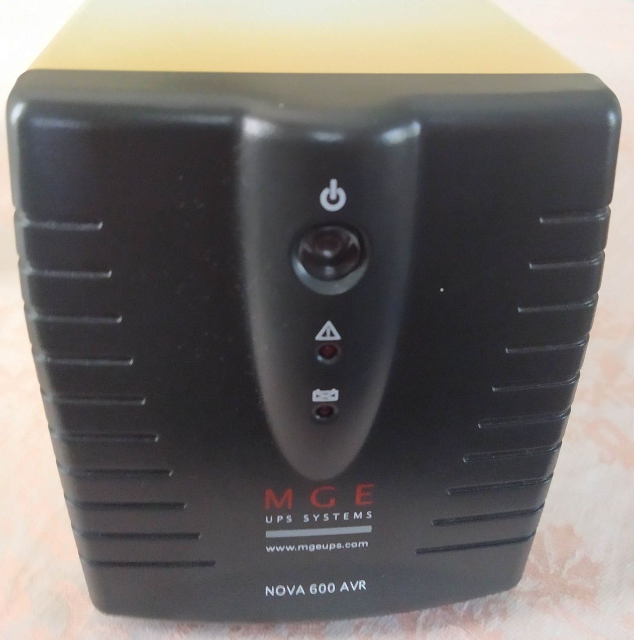Блок безперебійного живлення UPS MGE NOVA 600AVR