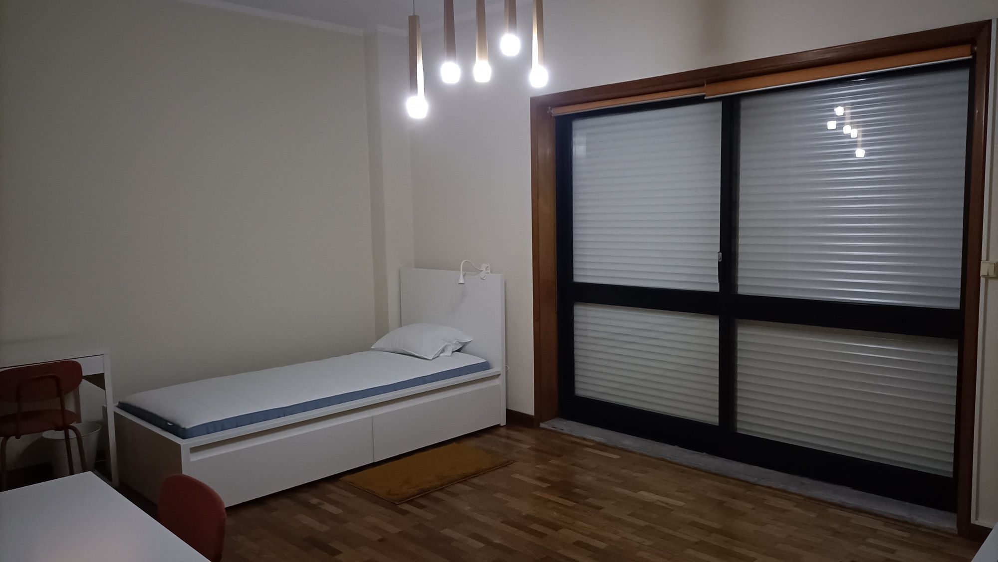 Quarto partilhado por dois estudantes, uma cama disponível, Ramalde -