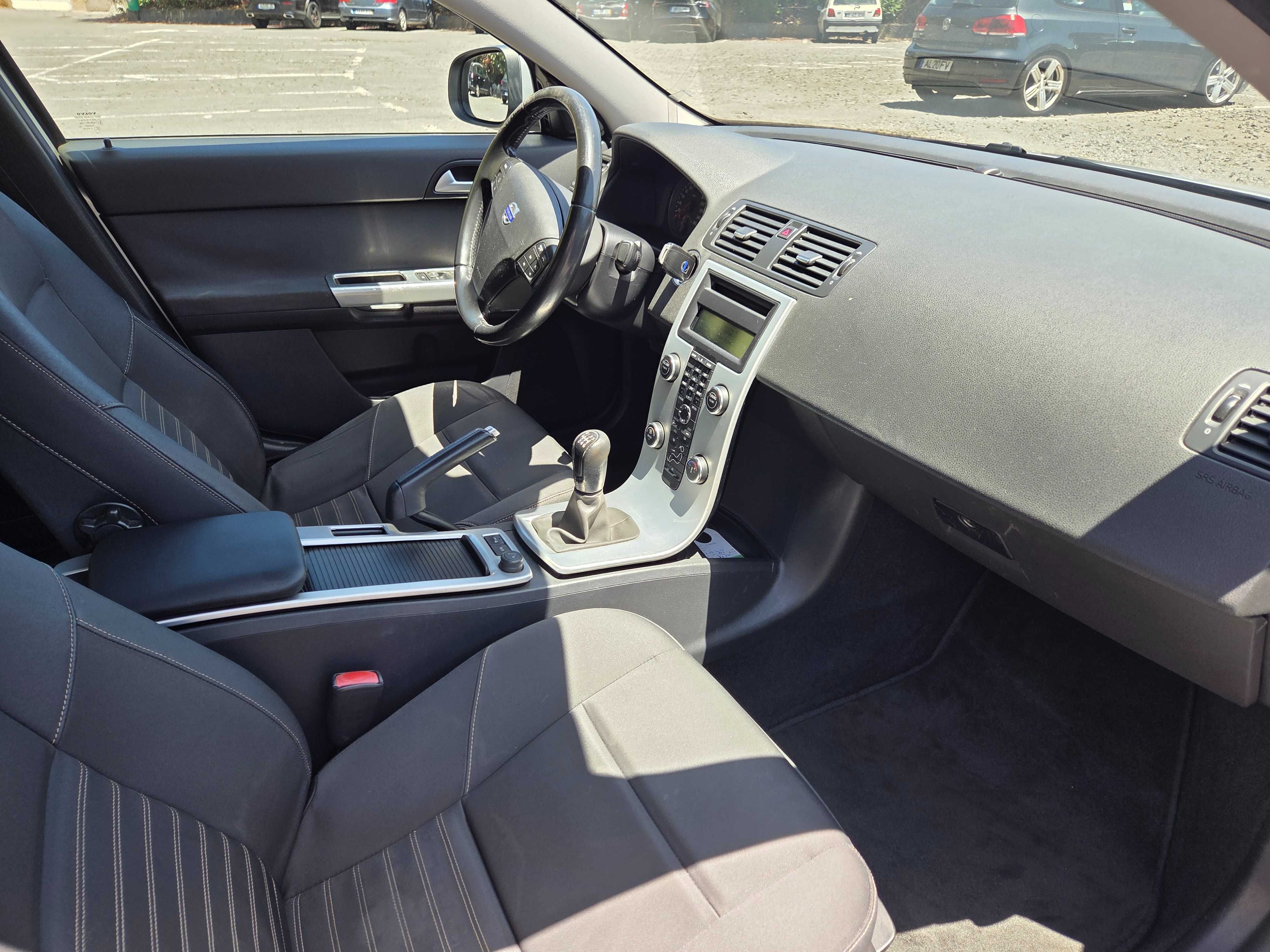 Volvo S40 1.6 Diesel – Elegante, Económico e Impecável!