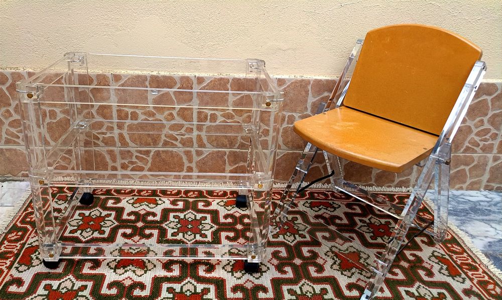 Carrinho de apoio e cadeira dobravel em acrílico