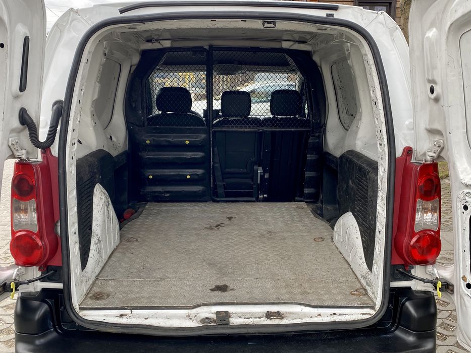 Wypozyczalnia aut  furgon blaszak Berlingo/Partner Wynajem busa