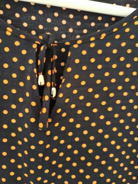 Blusa acetinada,"Casual identity"em azul, e mostarda