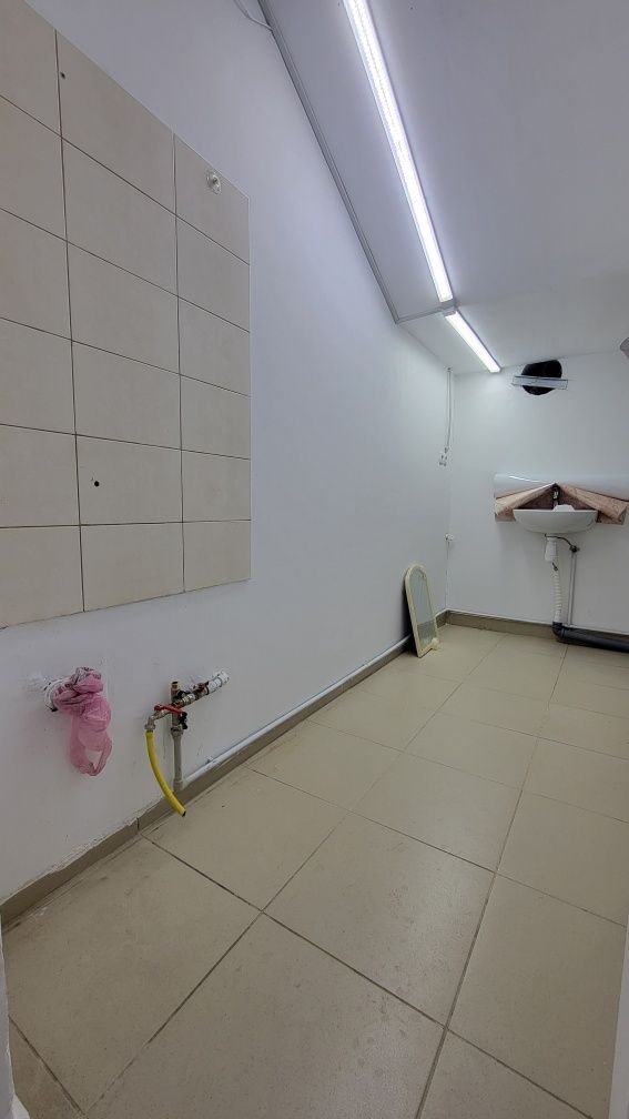 Фасадне приміщення при виїзді з Вінниці в 30м2 +(8м2). Київська 164.