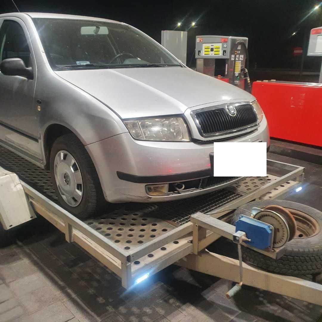 Skoda Fabia 2002r. 1.4 mpi benzyna, sedan, kolor srebrny na części