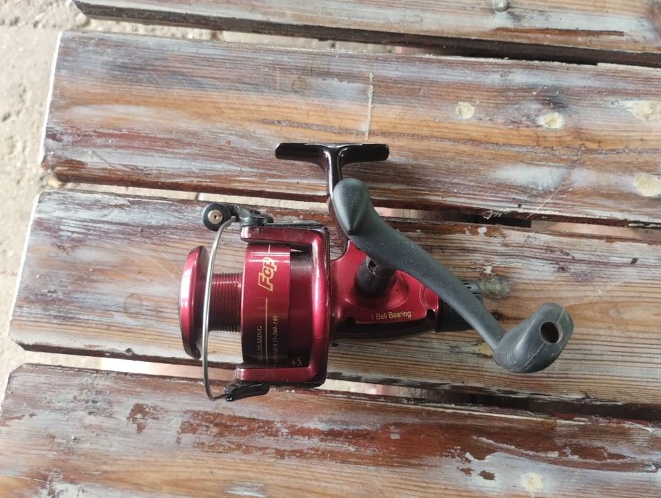 Duży kołowrotek wędkarski