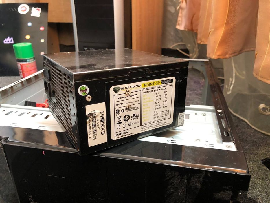 Запчастини до комп'ютера.