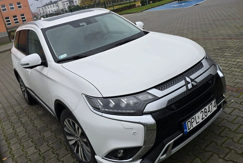 Mitsubishi Outlander 2.0 Intense  plus 4WD +NAVI- full wersja