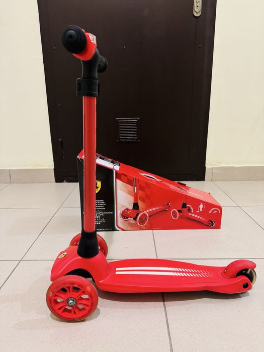 Самокат дитячий Mesuca Ferrari червоний унісекс