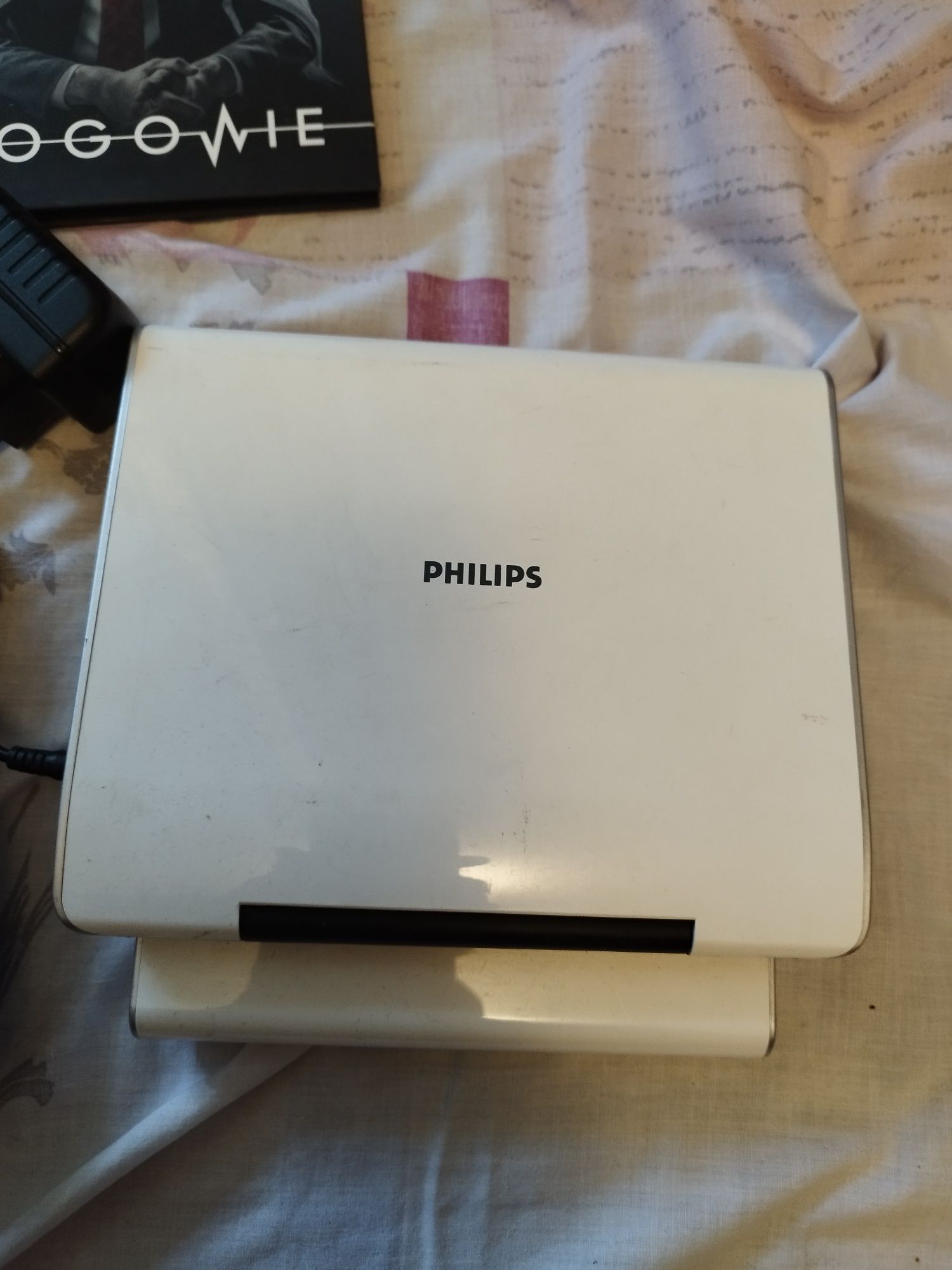 Dwa przenośne DVD z ekranem Philips i Hyundai
