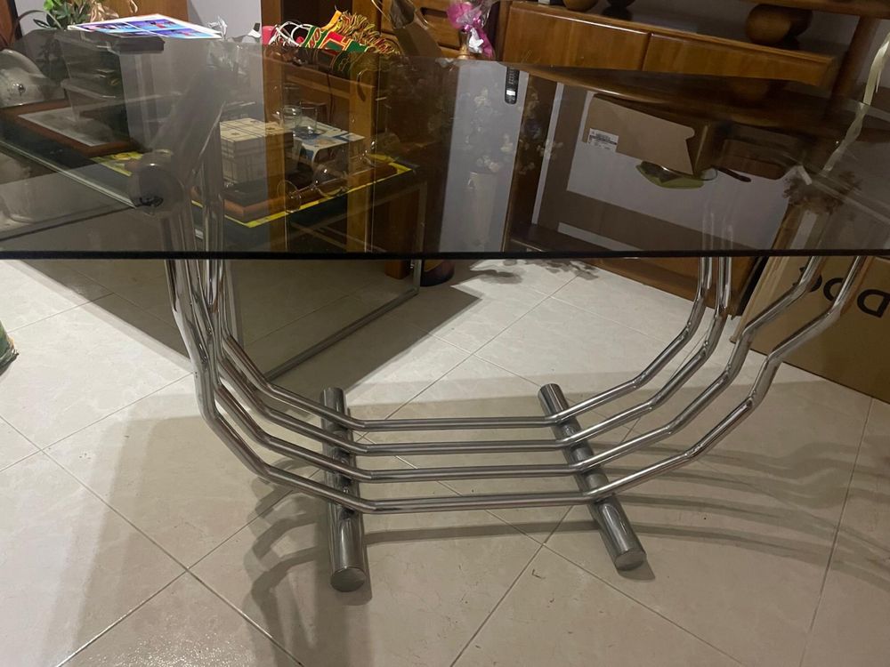 Mesa de jantar em vidro