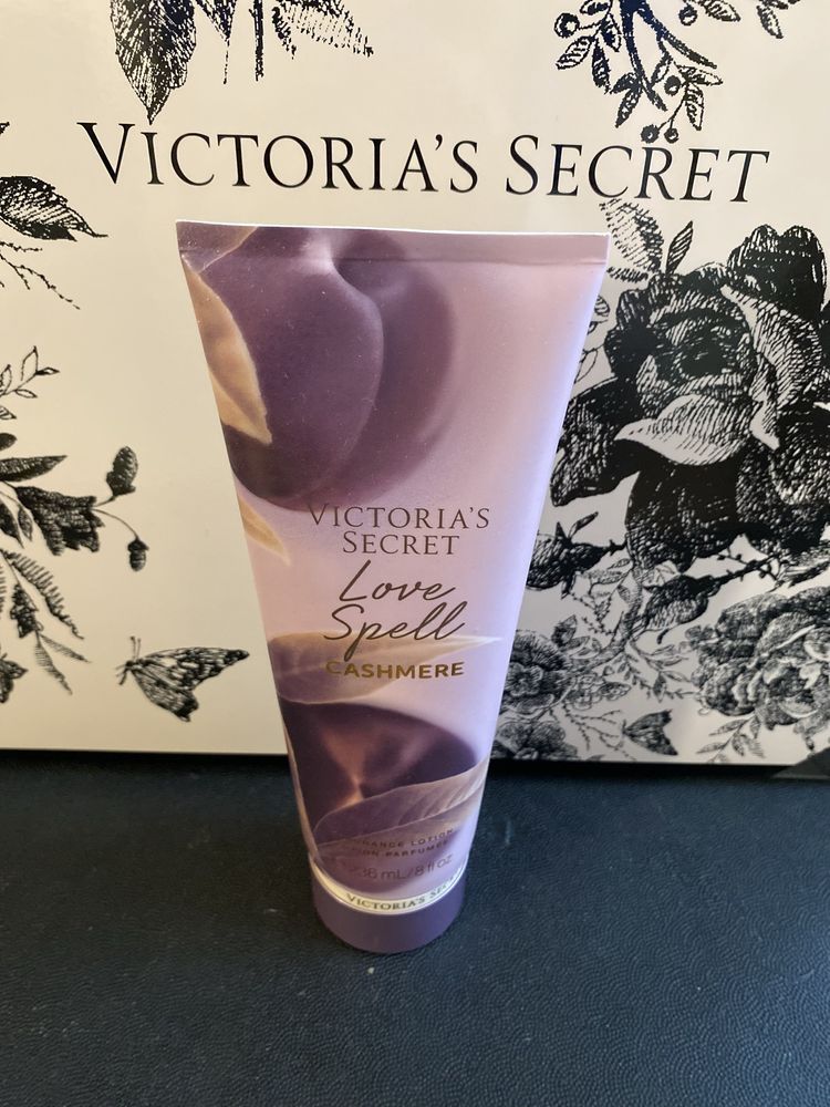 Лосьйон Victoria’s Secret Love Spell Cashmere, Santal Berry Silk, Pear