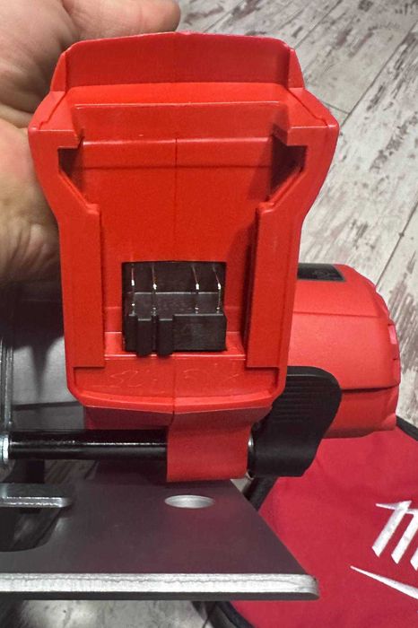 Акумуляторна циркулярна пила Milwaukee M18 2630-20 уцінка США