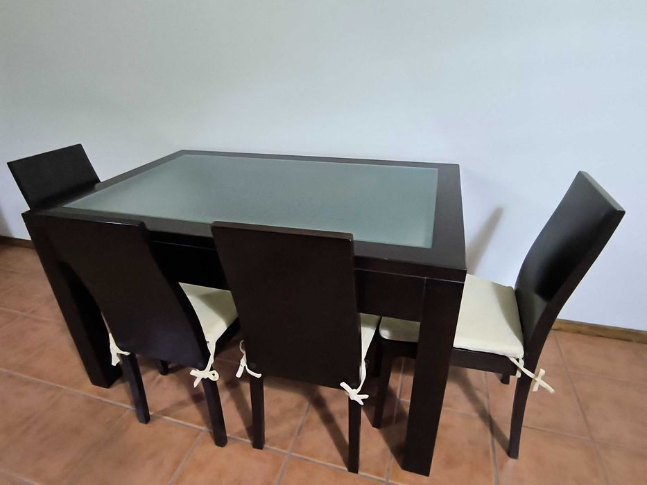 Mesa de cozinha com 4 cadeiras
