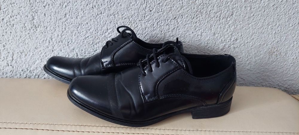 Buty chłopięce Eleganckie, wizytowe, komunijne czarne. r.32-33