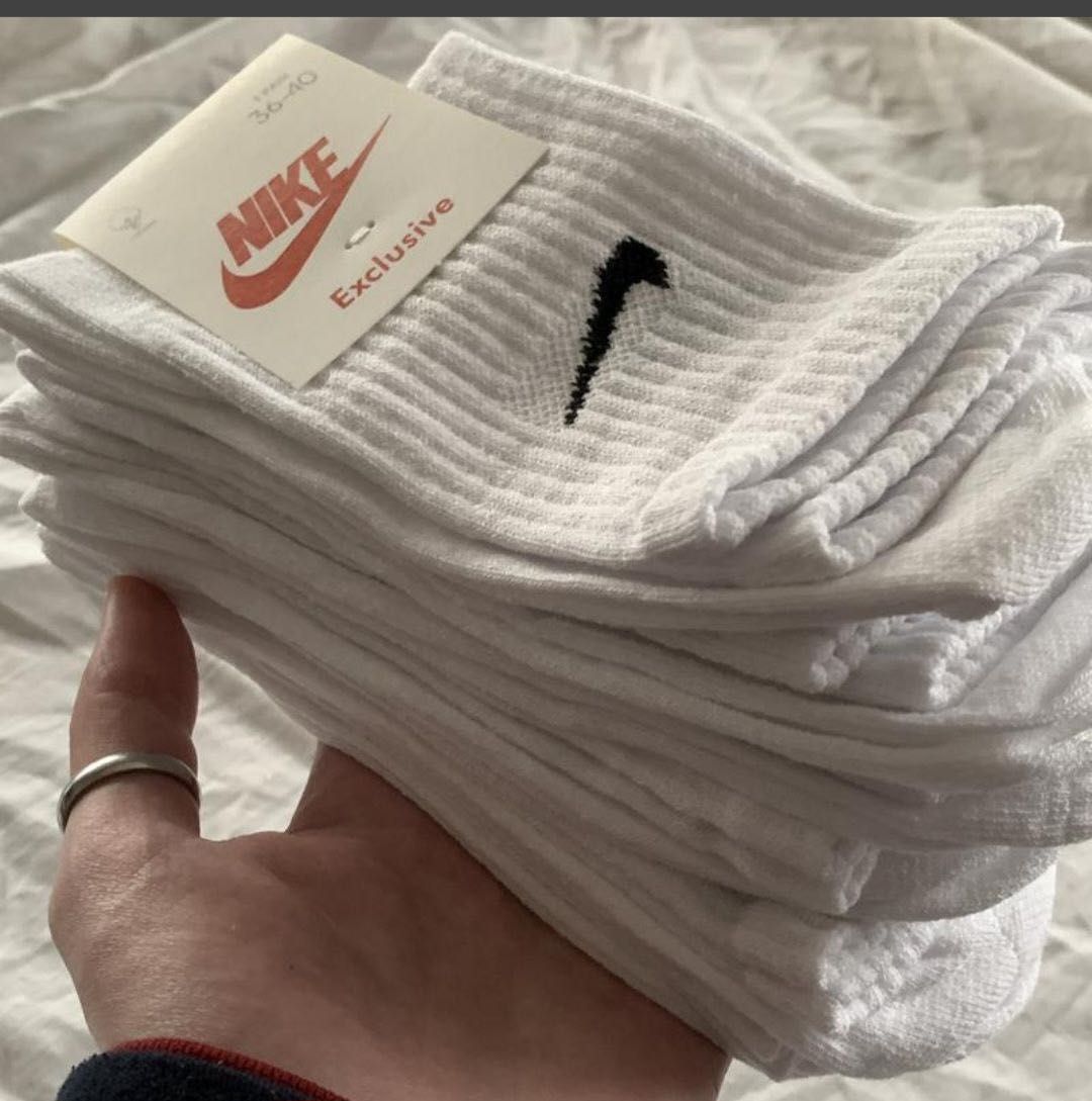 Biale skarpetki Nike 8 zł.