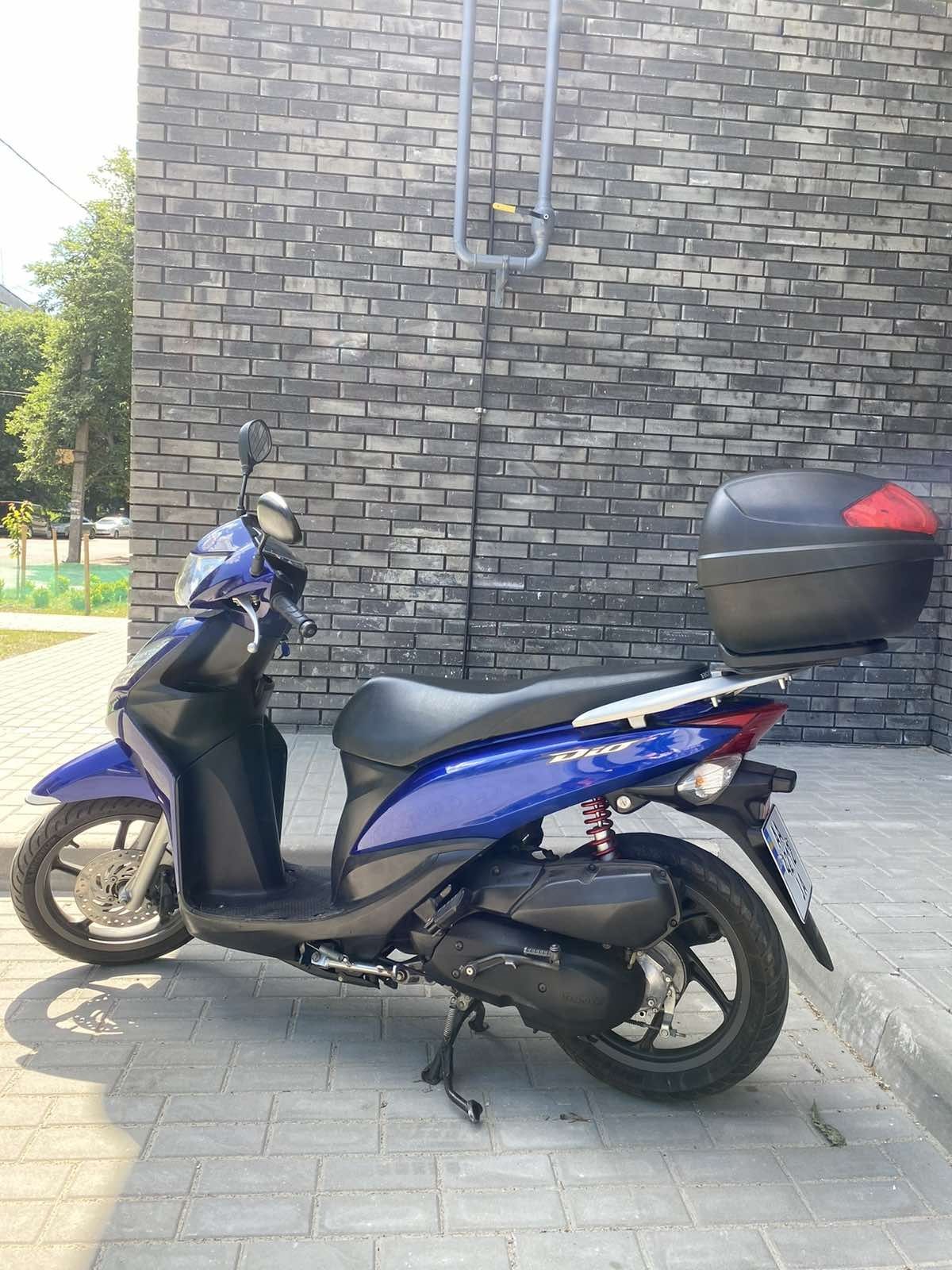 Продам скутер Honda dio110