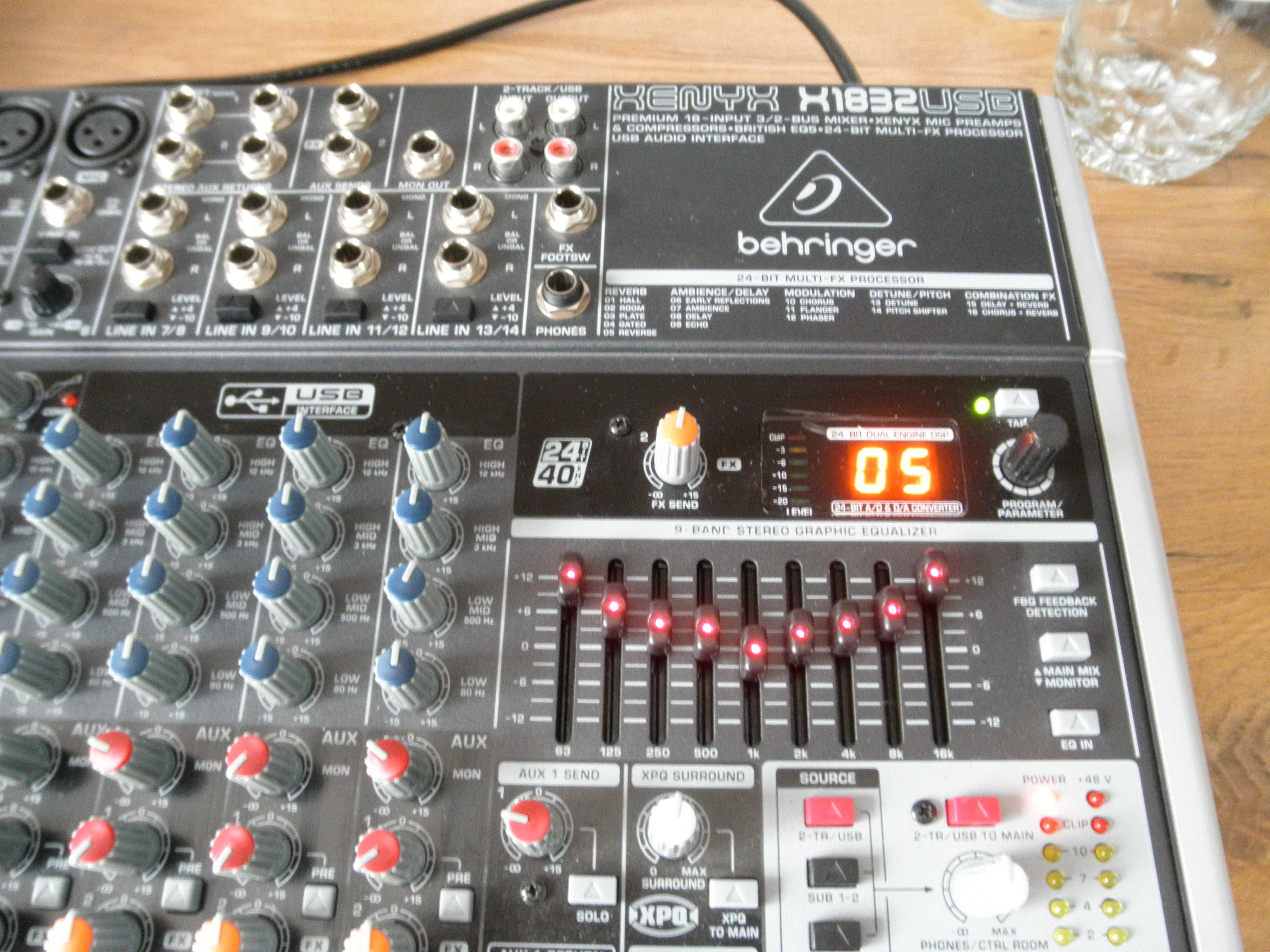Mikser Behringer XENYX X1832 USB . Mixer estradowy z pogłosem i EQ.