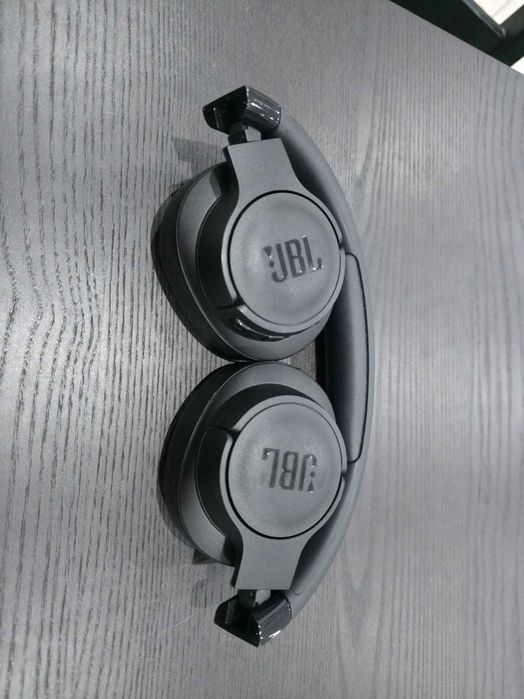 Auscultadores JBL TUNE710BT