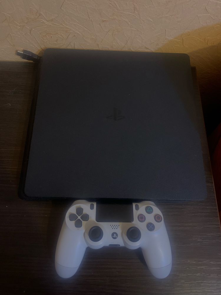 Playstation 4 slim 1 tb
