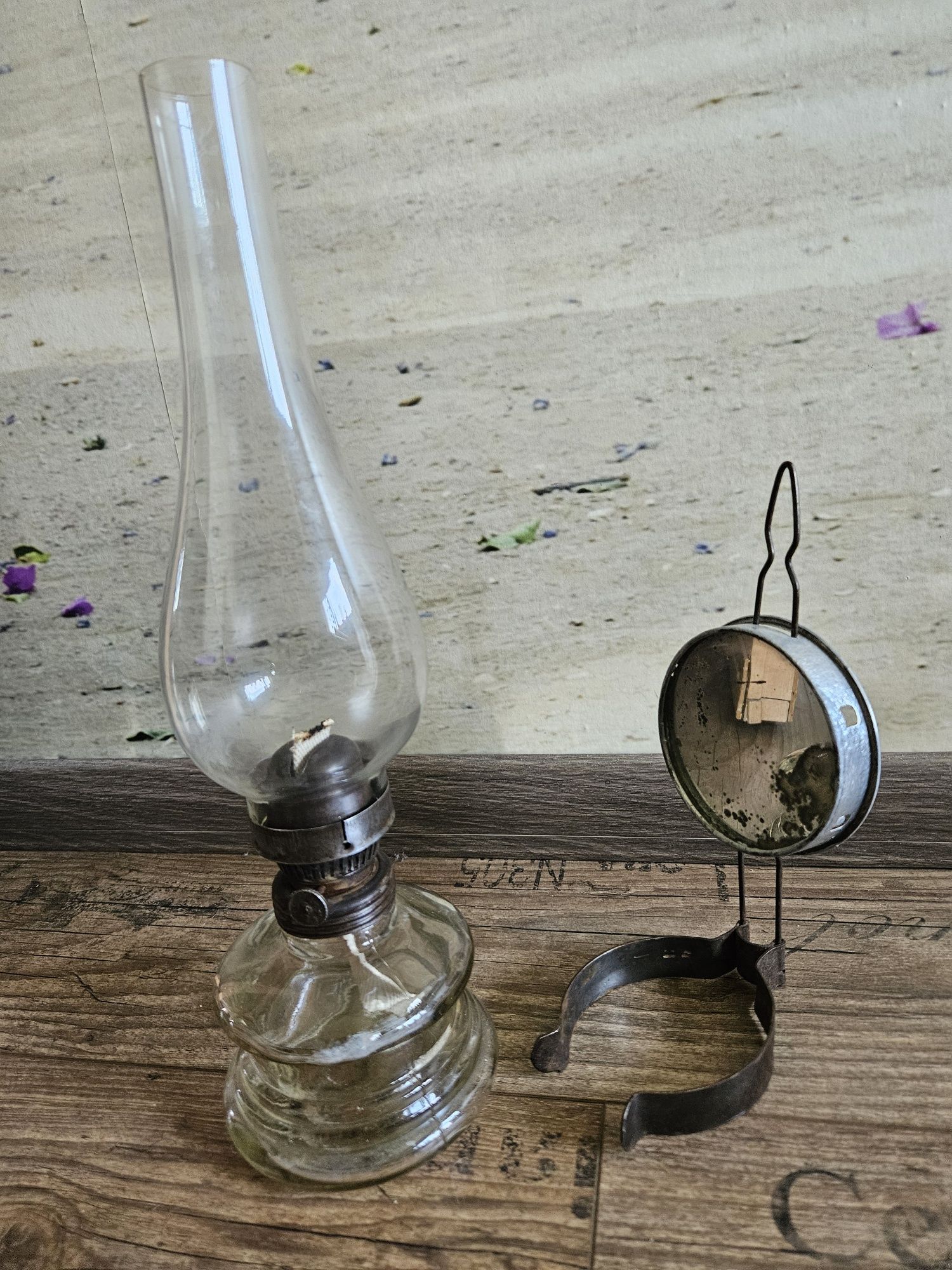 Lampa naftowa z lusterkiem stara