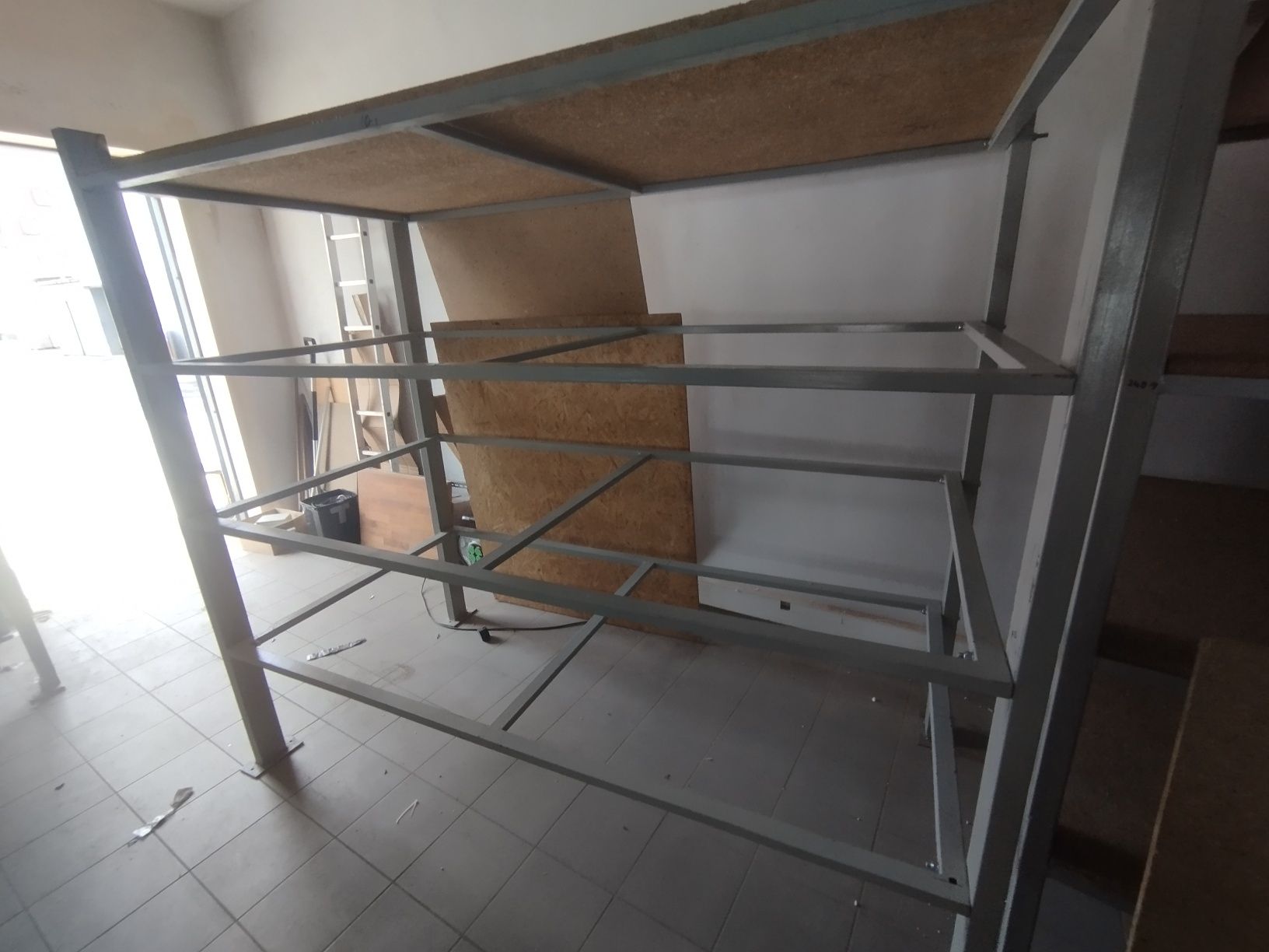Regaly na narzędzia lub inne rzeczy bardzo solidny