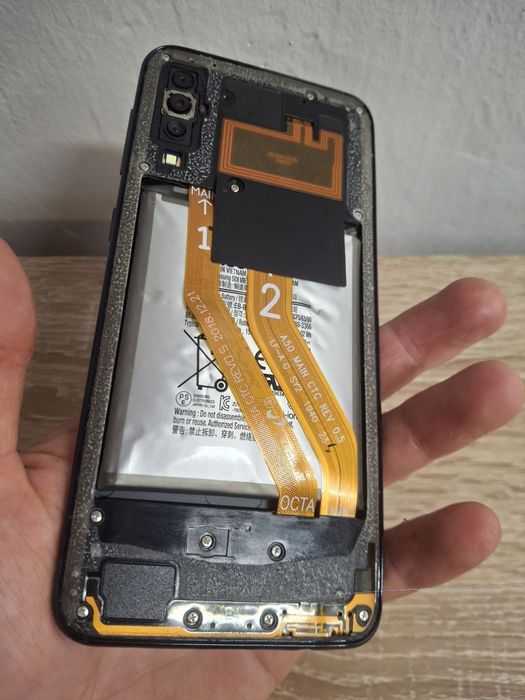 Samsung a50 на запчастини або під ремонт