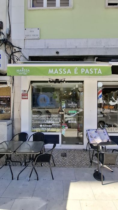 Trespasse de Restaurante em Lisboa. Com Saida de Fumos.